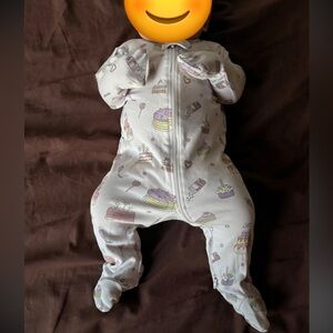 Noomie baby footie with built in gloves